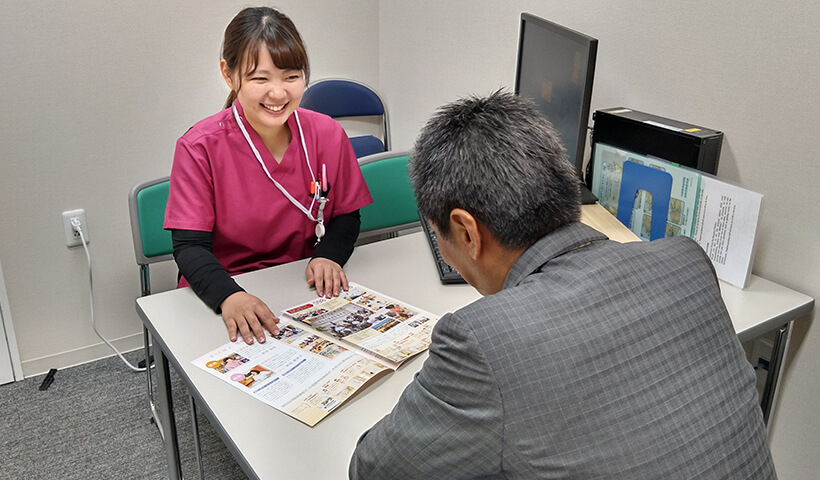 入退院サポートセンターで初回面談を行う薬剤師