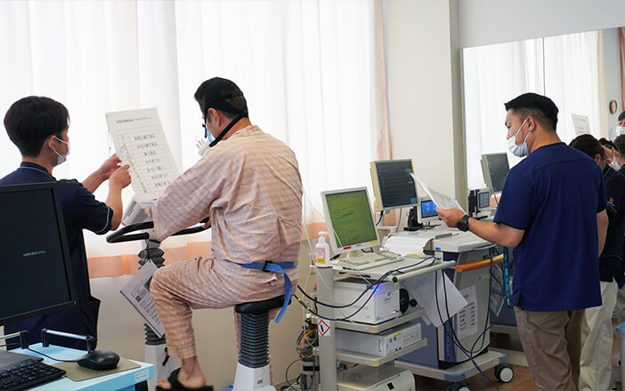 心臓リハビリで主治医と安全な運動強度を分析